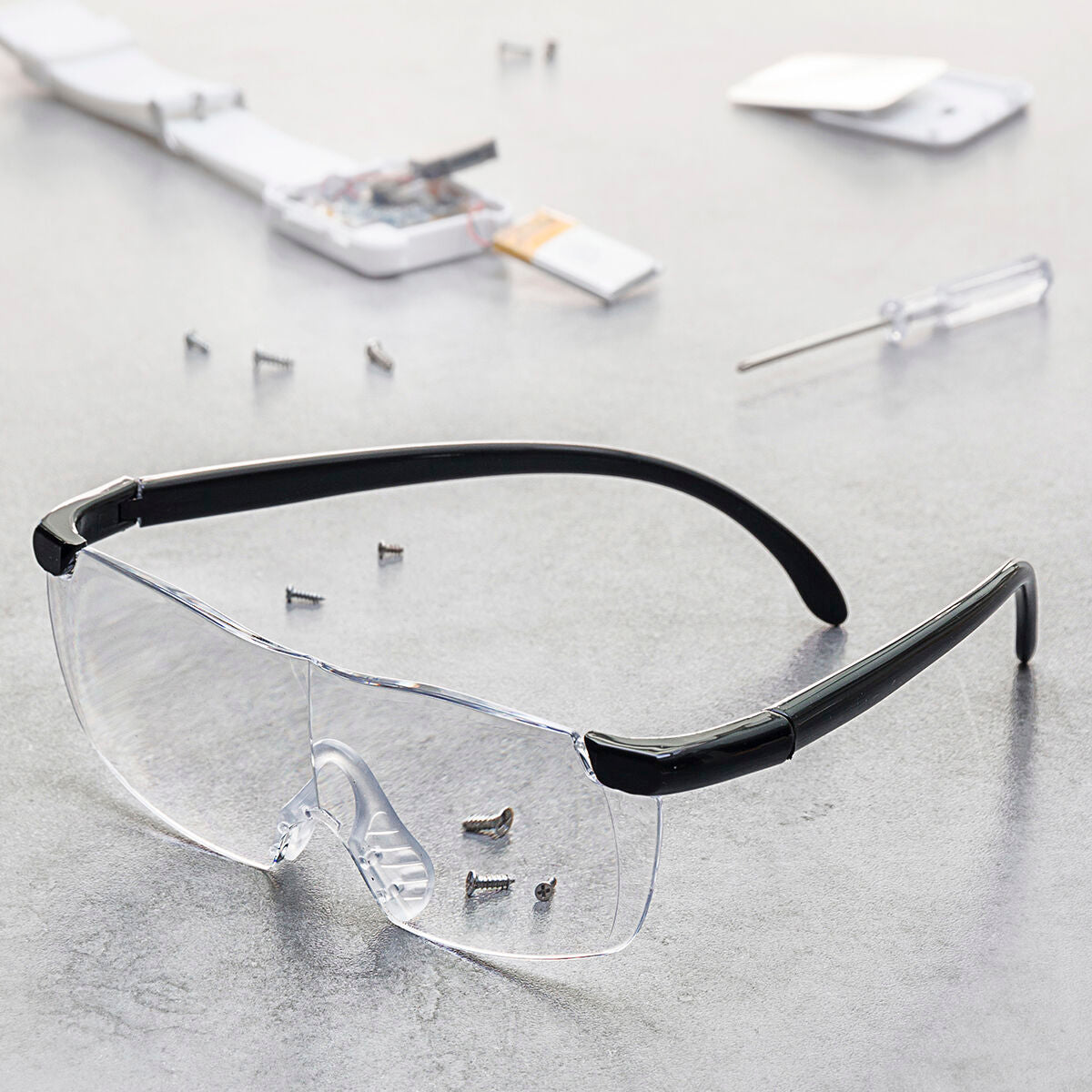 Lupi de ochelari inovați