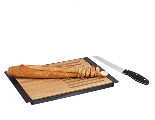 Tagliere del pane artista della cucina. Con coltello